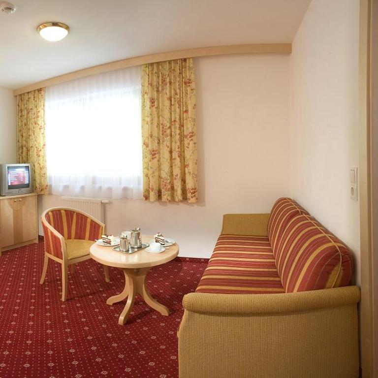 Superior Hotel Persal - Comfort-Familienzimmer mit Balkon und Blick ins Tal - 4