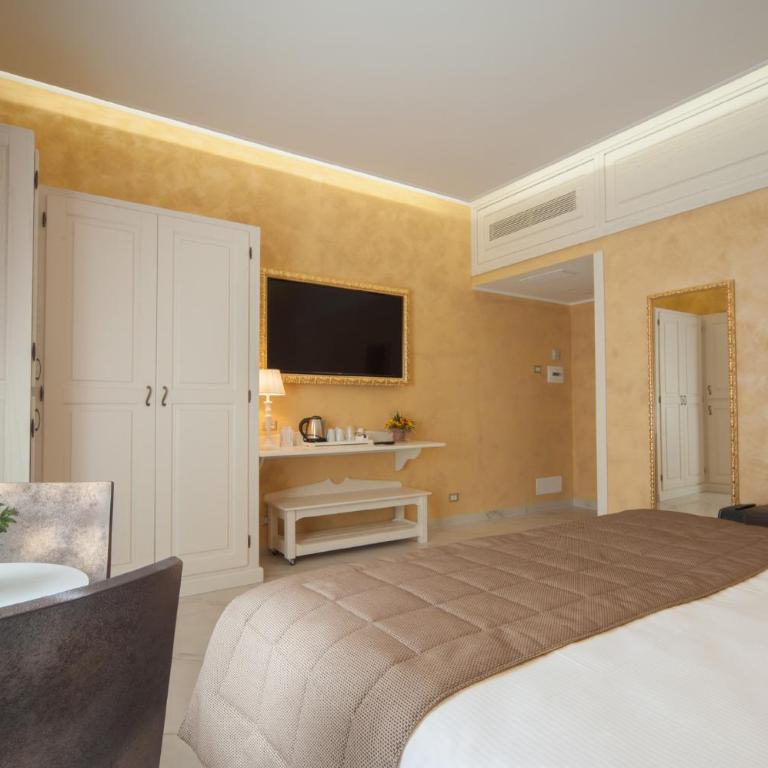 Maison Tritone - Deluxe Triple Room - 13