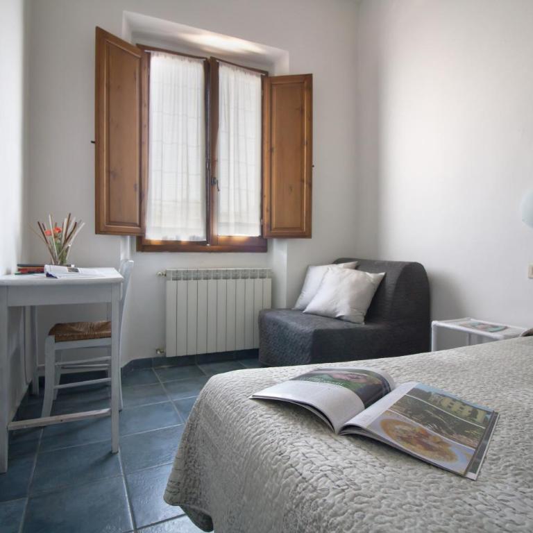 Il Ghiro Guest House - Double Room with En-Suite Bathroom - 7