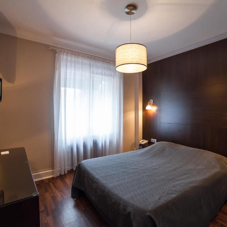 Hôtel De La Paix - Chambre Double - Côté Village - 2