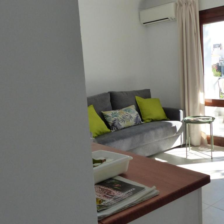 Apartment, 2 bedrooms, on the beach, with pool, sea views and garden - Two-Bedroom Apartment - 38