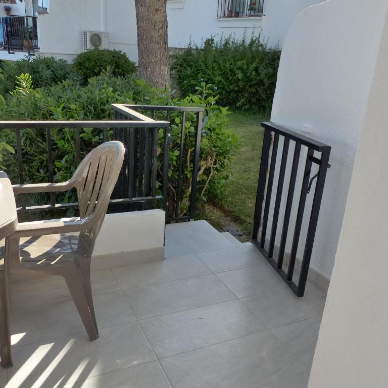 Apartment, 2 bedrooms, on the beach, with pool, sea views and garden - Two-Bedroom Apartment - 55