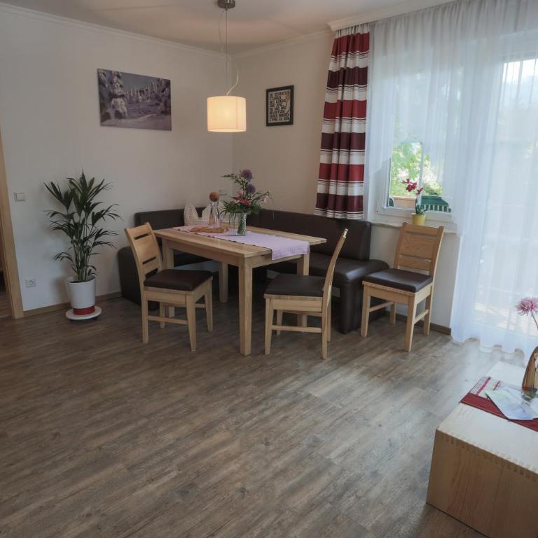 Appartments am Esslgut - Apartment mit 2 Schlafzimmern und Balkon - 20