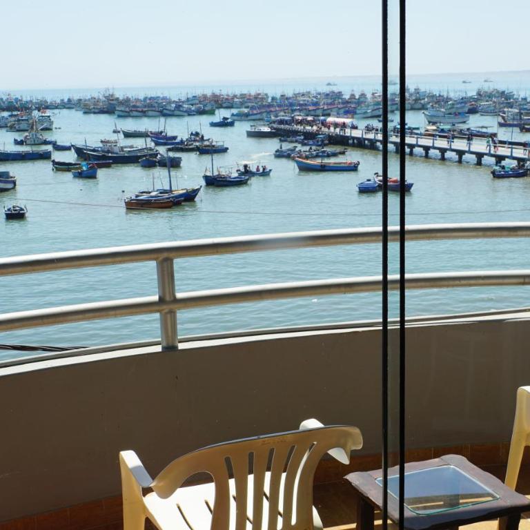 Hotel Marina Del Bay - Habitación con cama extragrande y vistas al mar - 2