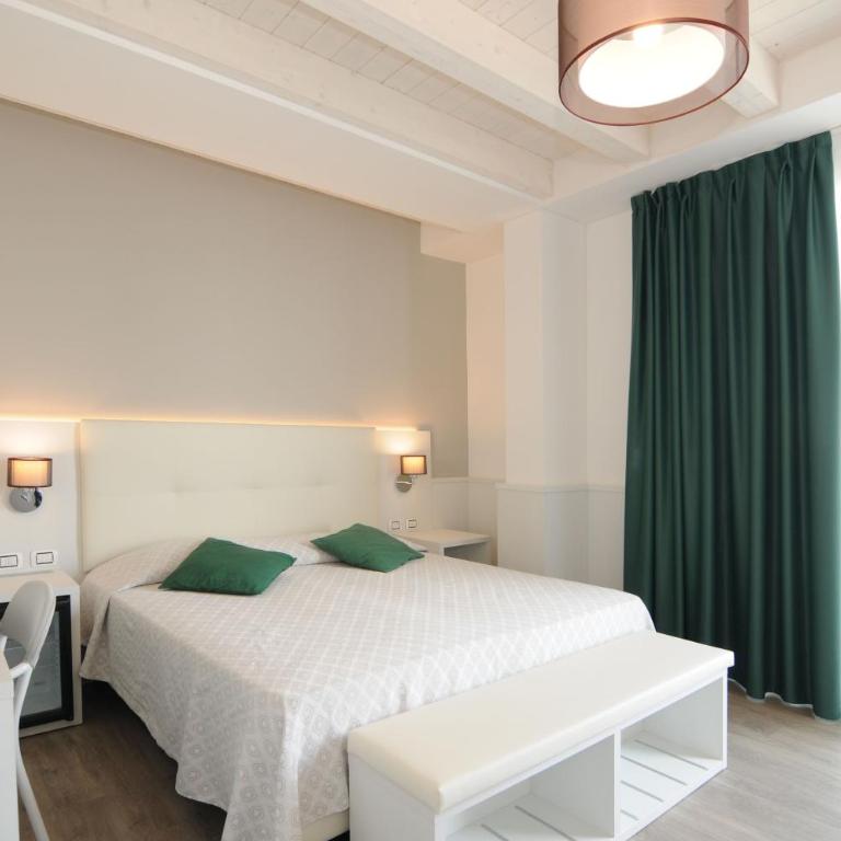Hotel Austria - Camera King con Vasca Idromassaggio (2 Adulti + 2 Bambini) - 2
