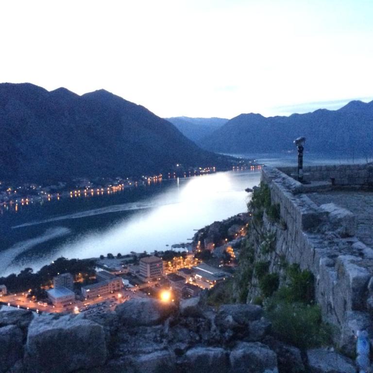 Chic & Stylish with Seaview-Terrace - Kotor Indah - Apartment - 16