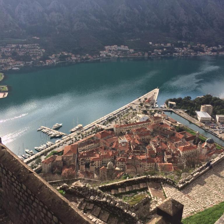 Chic & Stylish with Seaview-Terrace - Kotor Indah - Apartment - 17