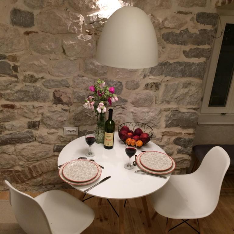Chic & Stylish with Seaview-Terrace - Kotor Indah - Apartment - 23
