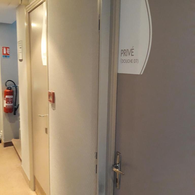 Hotel Eden - Chambre Double avec Douche Privée et Toilettes sur Palier - 5