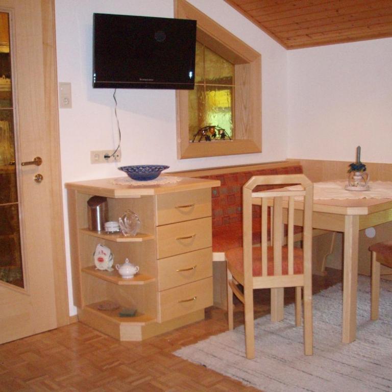Gästehaus Lanzinger - Apartment mit Blick auf die Berge - 10