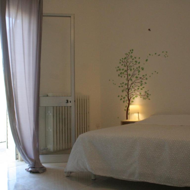 Urban Oasis Hostel - Camera Matrimoniale Deluxe con Balcone - 2