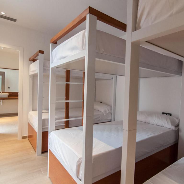Youth Hostel Jávea - Posto Letto in Dormitorio con 8 Letti e Bagno Interno - 1