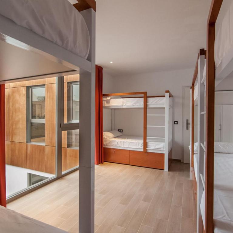 Youth Hostel Jávea - Posto Letto in Dormitorio con 8 Letti e con Bagno in Comune - 1
