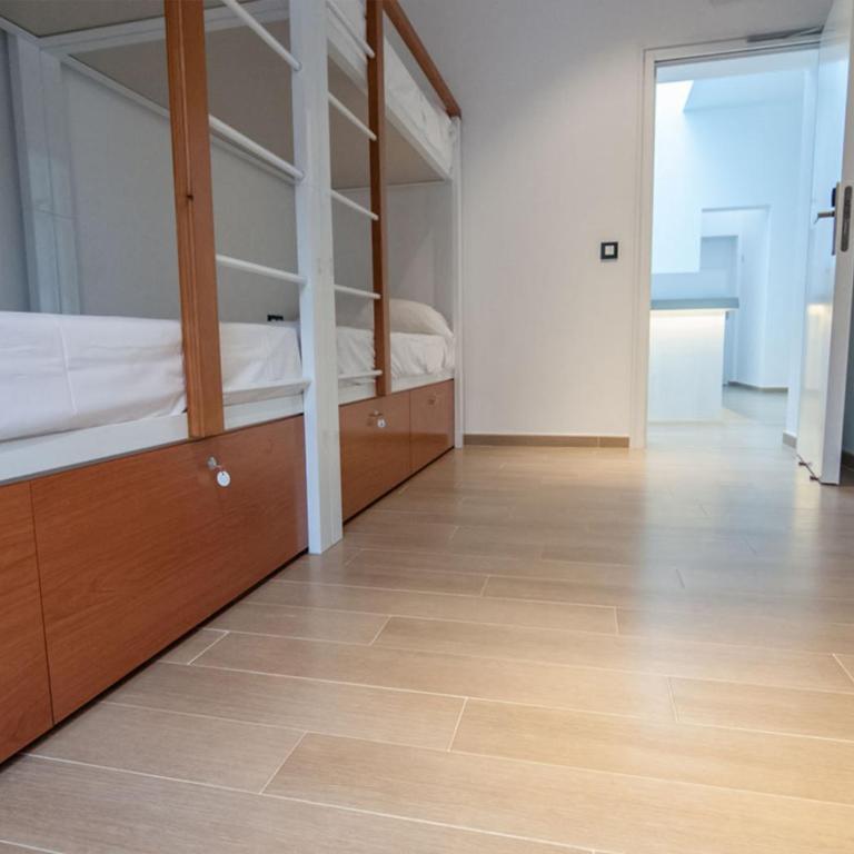 Youth Hostel Jávea - Posto Letto in Dormitorio con 4 Letti e Bagno in Comune - 4
