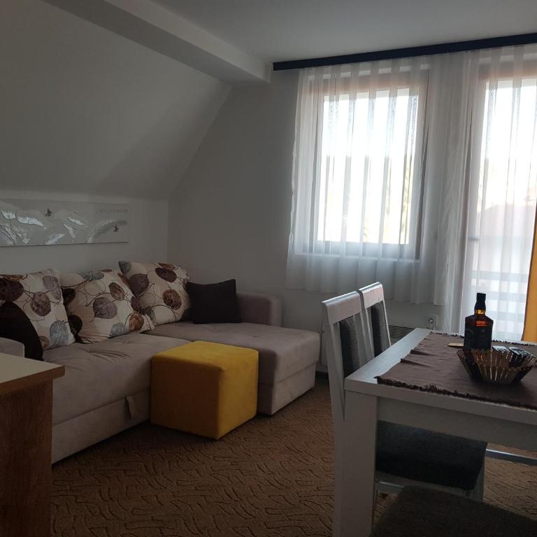 SkiTime Apartment - Apartment with Mountain View - 2