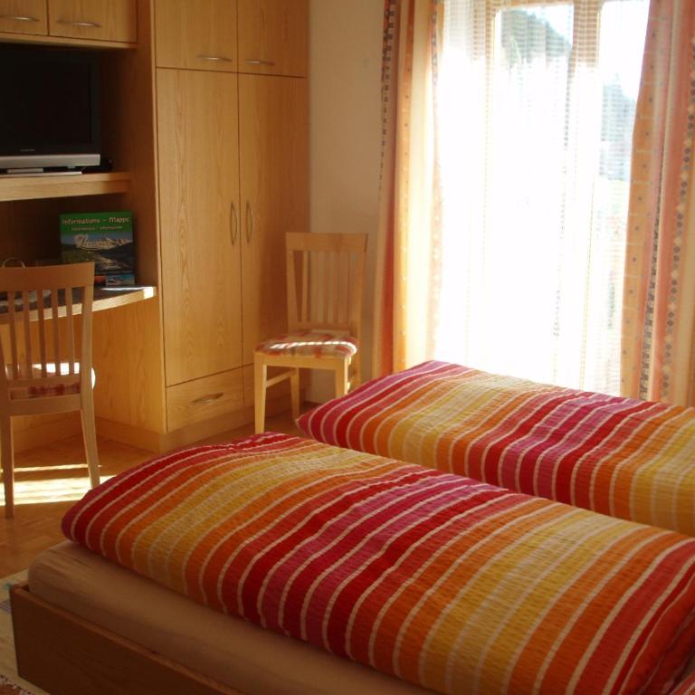 Gästehaus Lanzinger - Doppelzimmer mit Balkon - 9