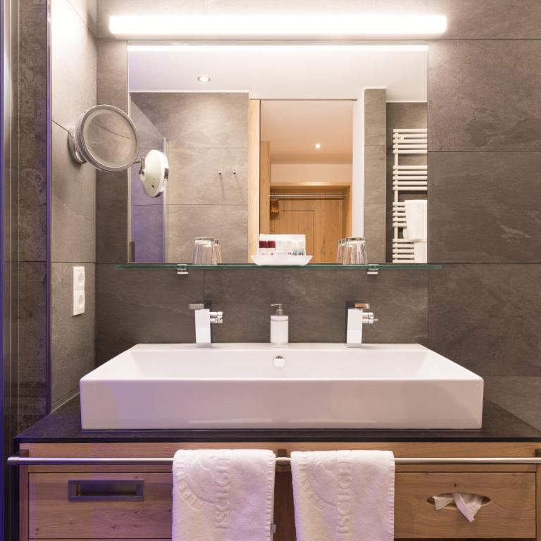 Alpenhotel Ischglerhof - Superior Doppelzimmer mit Balkon - 10