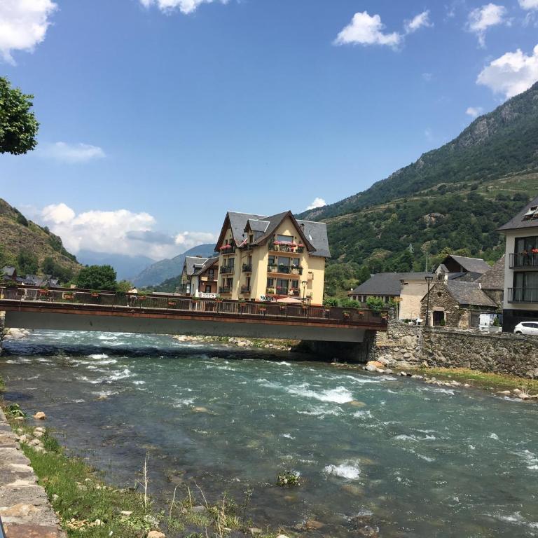 Luchon Holidays, parking, wifi, balcon, cave, T3 8 personnes - Apartment with Balcony - 31