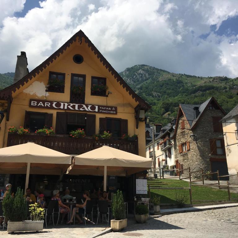 Luchon Holidays, parking, wifi, balcon, cave, T3 8 personnes - Apartment with Balcony - 33
