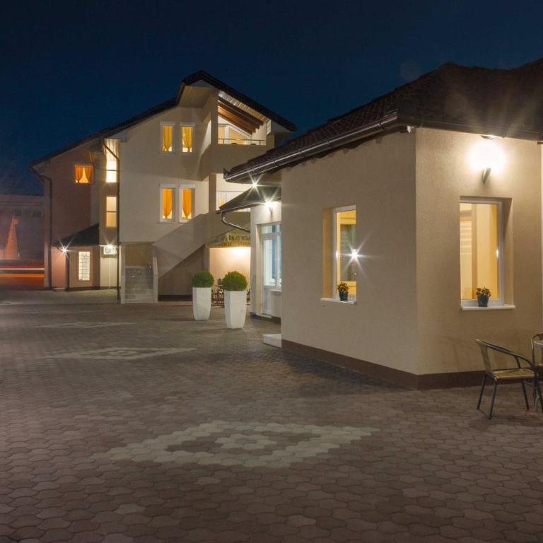 Villa Maja - Three-Bedroom Apartment - 2