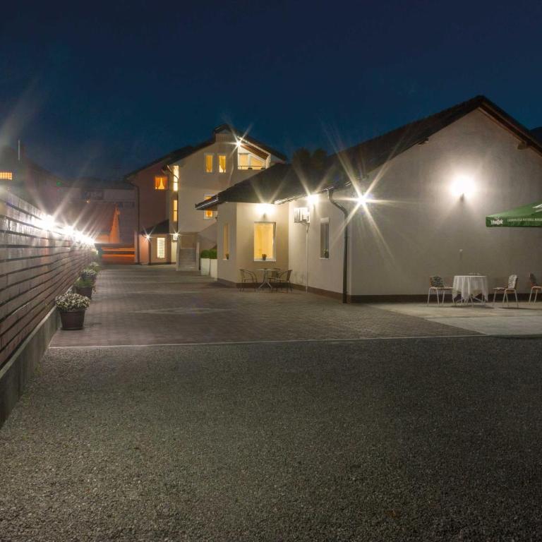 Villa Maja - Three-Bedroom Apartment - 4