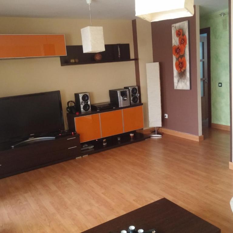 Piso céntrico, amplio, luminoso y familiar, con garaje según disponibilidad - Apartamento de 2 dormitorios - 1