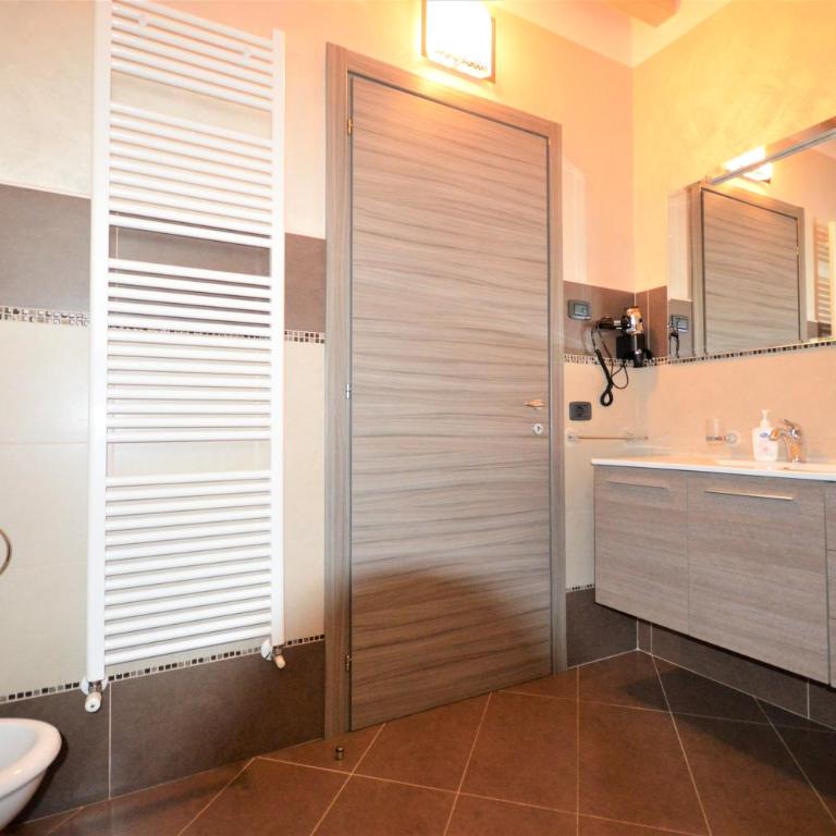 B&B La Vecchia Tipografia - Lago D'Idro - Quadruple Room with Balcony - 3