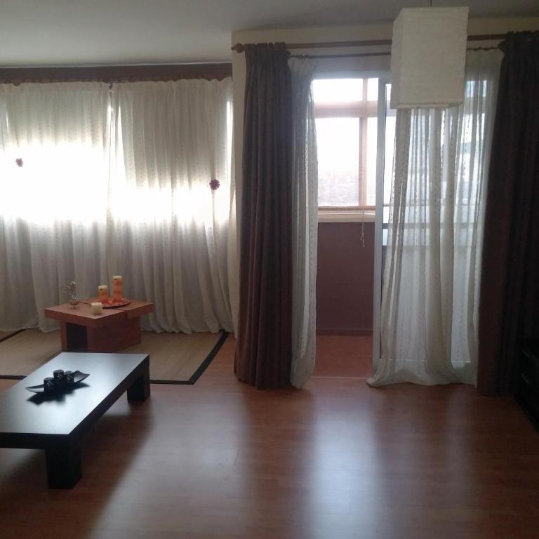 Piso céntrico, amplio, luminoso y familiar, con garaje según disponibilidad - Apartamento de 2 dormitorios - 2