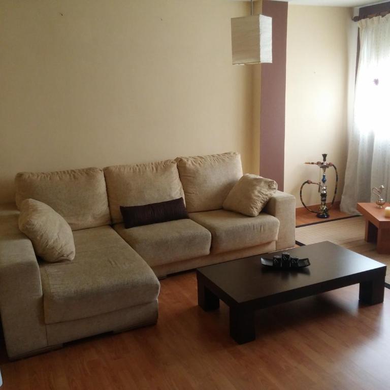 Piso céntrico, amplio, luminoso y familiar, con garaje según disponibilidad - Apartamento de 2 dormitorios - 3