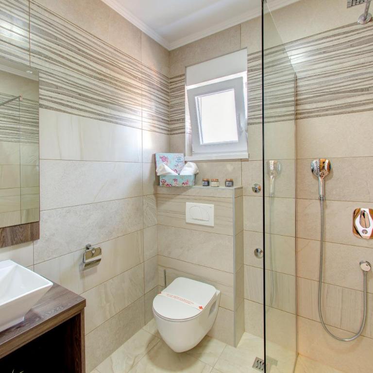 Villa Floris - Deluxe Double Room with Balcony - 3