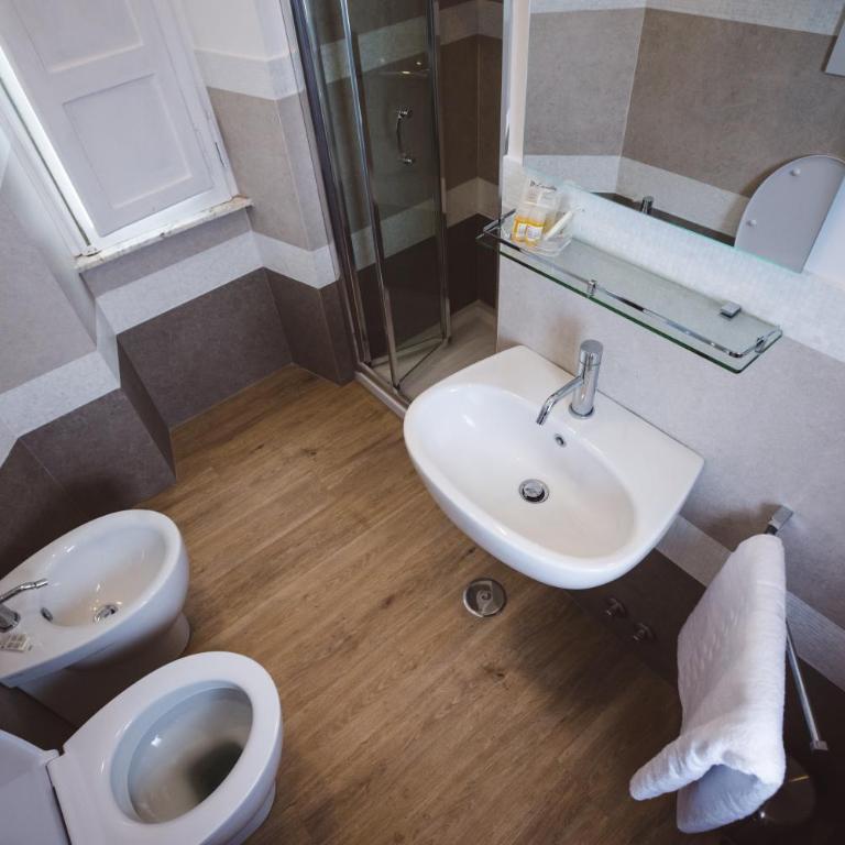 Angelina Rooms in Rome - Camera Singola con Bagno Privato - 3