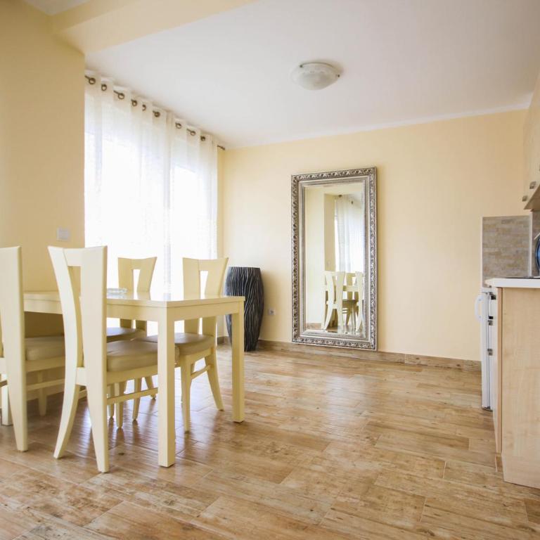 Apartaments Crown Silvia - Quadruple Room with Sea View - 8