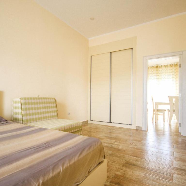 Apartaments Crown Silvia - Standard Triple Room - 1