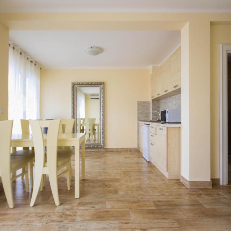 Apartaments Crown Silvia - Quadruple Room with Sea View - 2