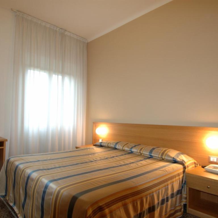 Hotel Moderno - Camera Matrimoniale/Doppia con Letti Singoli con Bagno in Comune - 6