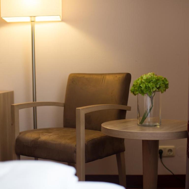 Hotel Wetterstein - Comfort Doppelzimmer mit Blick auf den Innenhof - 5