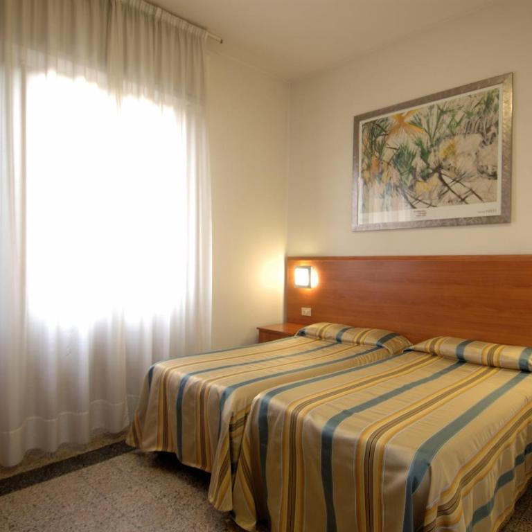 Hotel Moderno - Camera Matrimoniale/Doppia con Letti Singoli con Bagno in Comune - 9