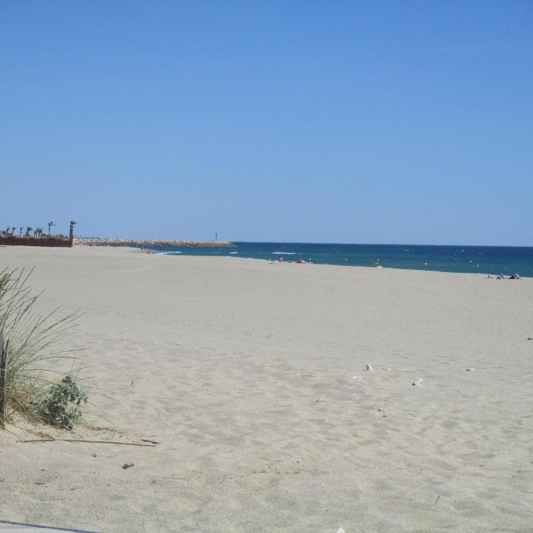 Appartement En Bord De Mer avec piscine - Apartment - 1