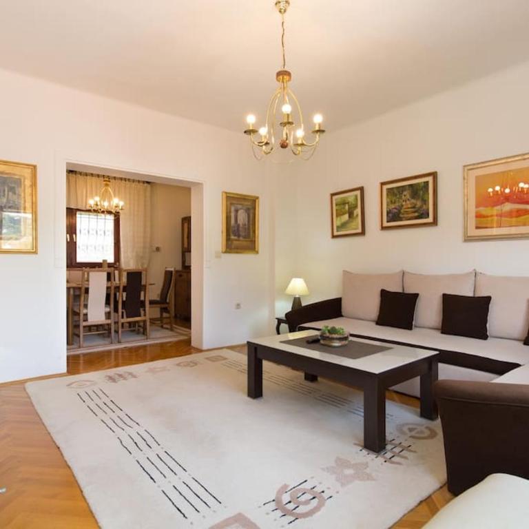 Old Town House in Sarajevo - Apartment with Terrace - 2