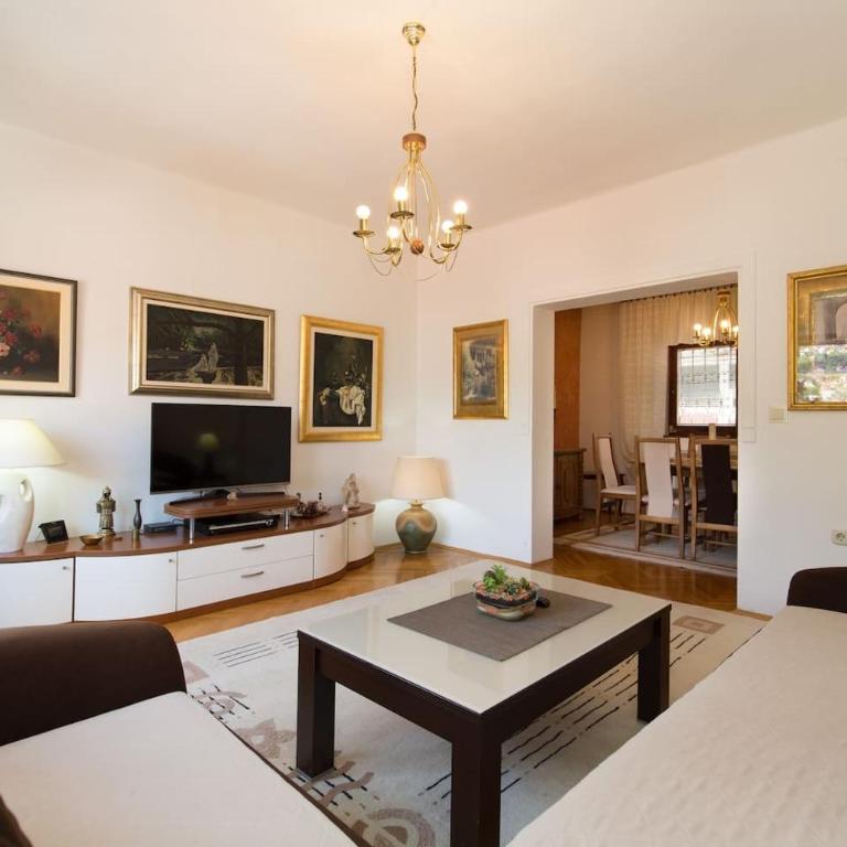 Old Town House in Sarajevo - Apartment with Terrace - 1