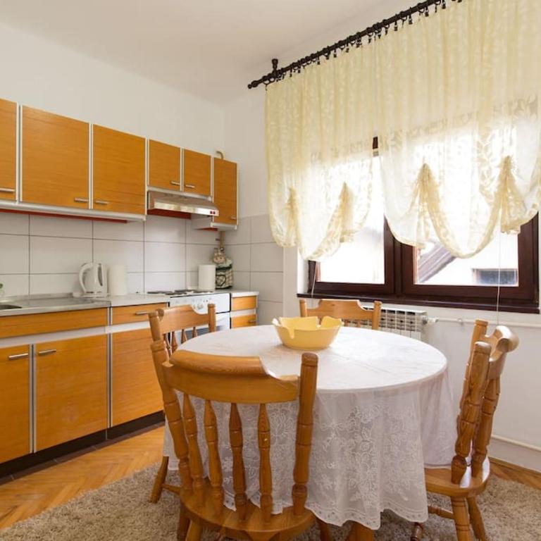 Old Town House in Sarajevo - Apartment with Terrace - 8