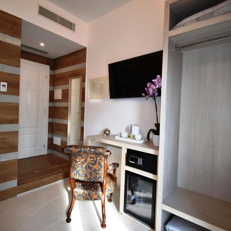 Melody Sorrento Suites - Camera Matrimoniale con Balcone - 16