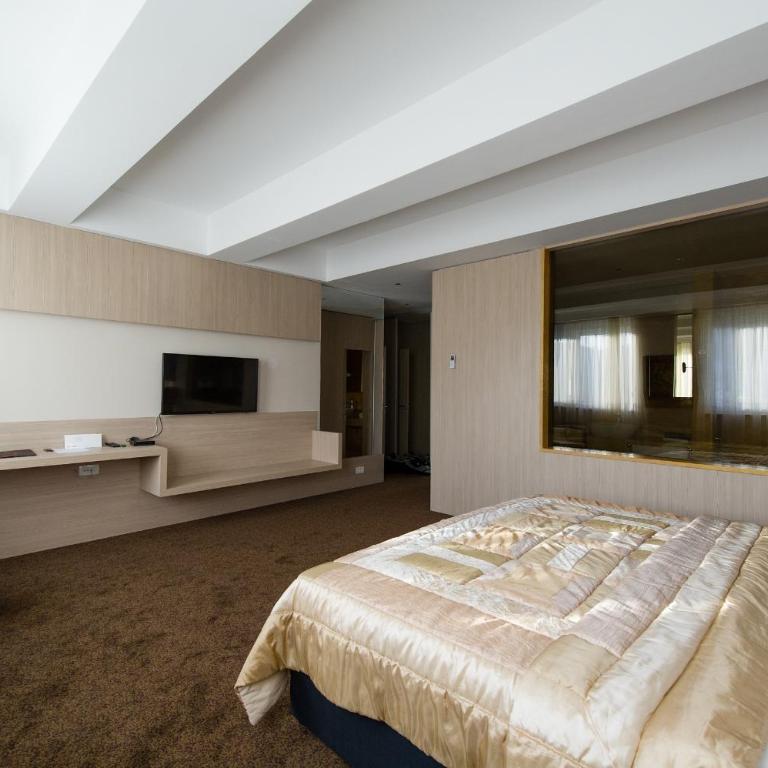 City Hotel Mostar - Presidential Suite - 32