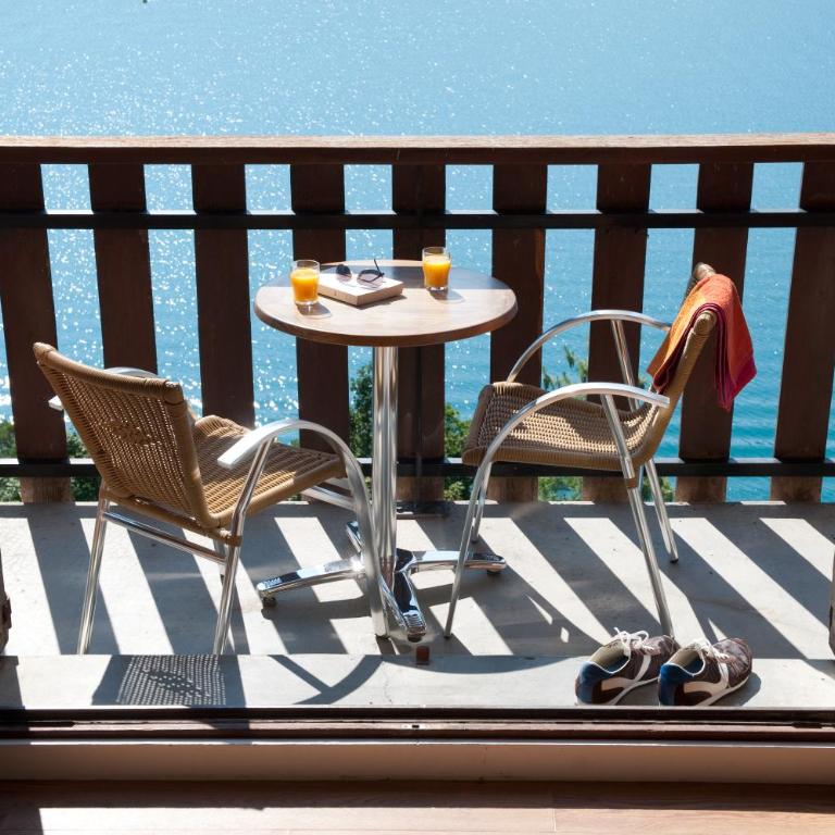 Village Club Les Hyvans - Chambre Simple - Vue sur Lac - 2