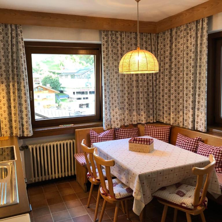 Appartements Tlusel - Two-Bedroom Apartment with Balcony - 1