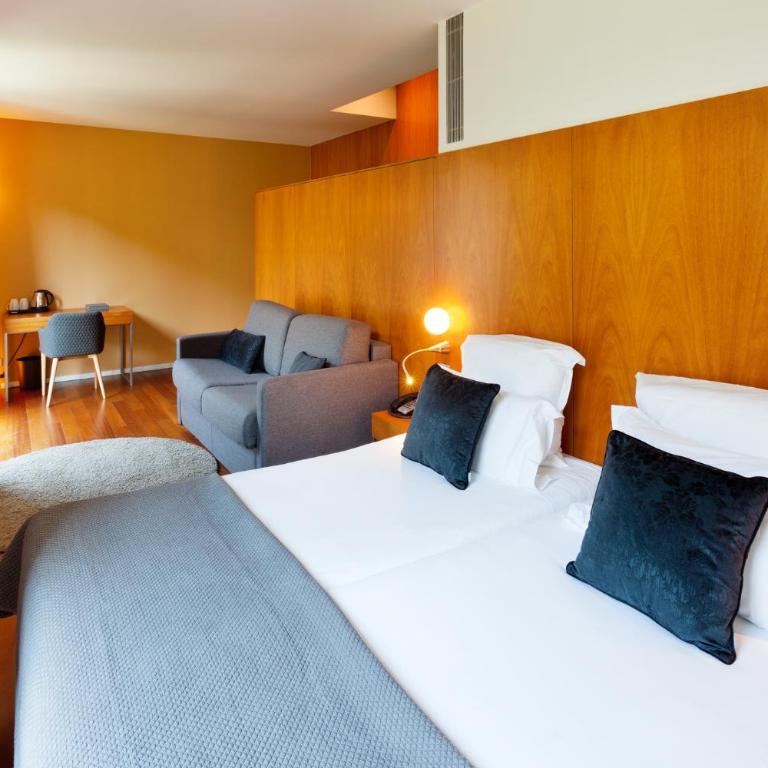 Hotel Condes de Barcelona - Family Room - 6