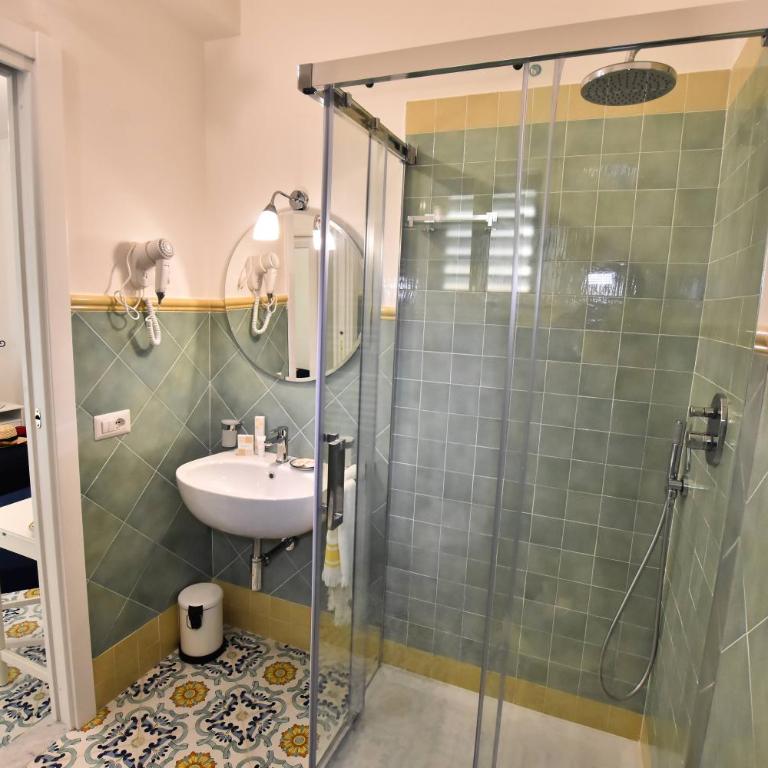 Il Gelsomino Amalfi - Camera Matrimoniale/Doppia con Letti Singoli con Bagno Privato - 1