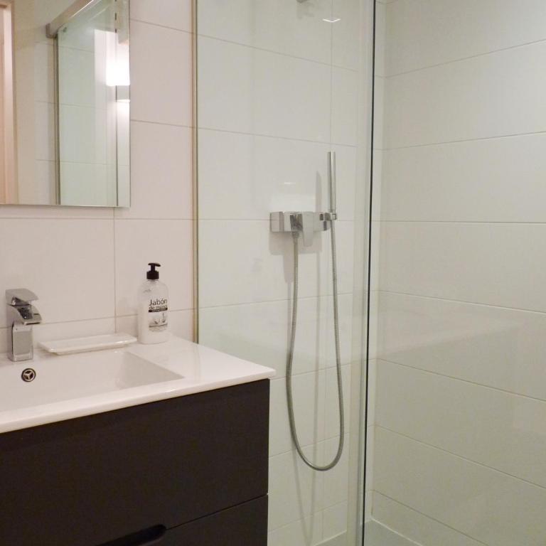 Poble Sec Apartments - Two-Bedroom Apartment - 1
