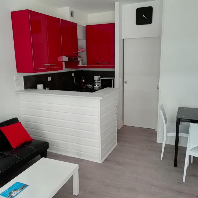 appartement de la place - Appartement - Rez-de-Chaussée - 12