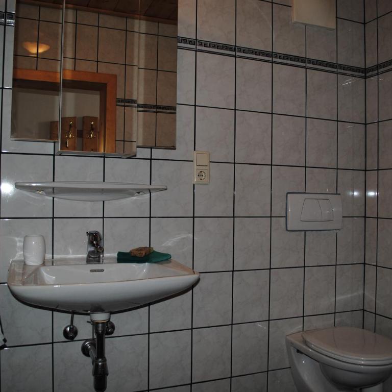 Ferienwohnungen Anderlbauer - Doppelzimmer mit eigenem Bad - 5
